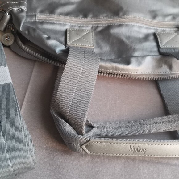 brand new Kipling vintage crossbody Defea Medium Handbag metallic silver - Picture 5 of 9